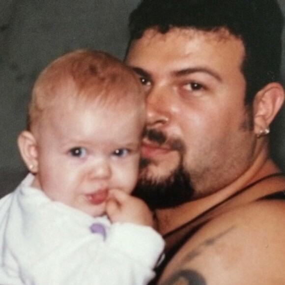 Mingau, do Ultraje a Rigor, emocionou a filha com reação inusitada após levar tiro na cabeça