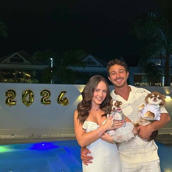 Fãs apontaram que Larissa Manoela estaria com barriga de grávida