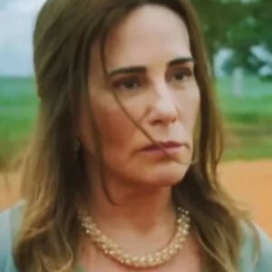 No final de 'Terra e Paixão', Irene (Gloria Pires) sequestra Danielzinho e ainda consegue fugir com Vinícius (Paulo Rocha). Saiba como será!