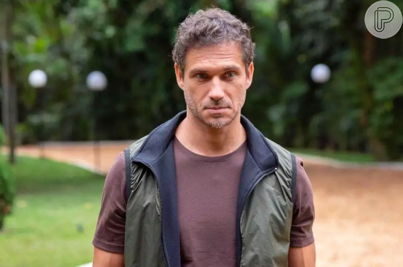 Na novela 'Terra e Paixão', Vinicius (Paulo Rocha) fugirá com Irene (Gloria Píres), mas deixará um sinal para Jurecê (Daniel Munduruku). As cenas irão ao ar a partir do capítulo de terça-feira, 16 de janeiro.