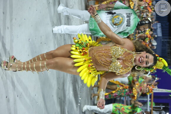 Fabiola Andrade é a rainha de bateria da Mocidade Independente no carnaval 2024