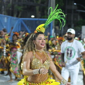 Fabiola Andrade mostrou muito samba no pé em ensaio técnico da Mocidade Independente no carnaval 2024