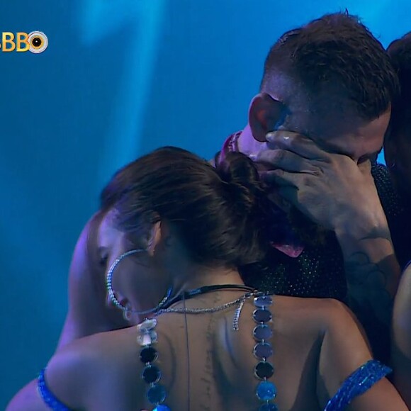 'BBB 24': Nizam chorou com Vanessa Lopes e Vinícius Rodrigues