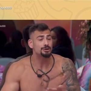 Pizane, terceiro eliminado do 'BBB 24', tapou o rosto ao assistir Nizam mentindo no reality