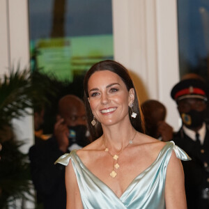 Kate Middleton foi submetida a uma cirurgia abdominal nesta terça-feira (16) em Londres. A informação foi confirmada oficialmente pelo Palácio de Kensington