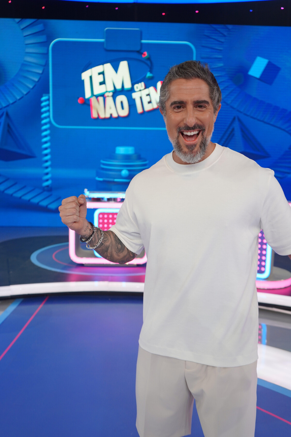 Foto Marcos Mion Até Tenta Esconder Seu Físico No Caldeirão Na Tv