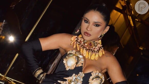 Mileide Mihaile usa look de conchas para pré-Carnaval de SP e entrega segredos para manter o corpo