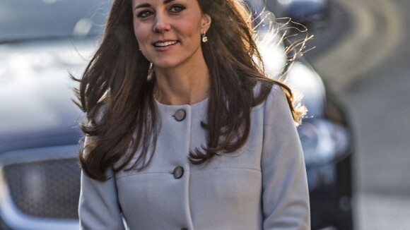 Kate Middleton exibe barriga de 6 meses de gravidez: 'Consigo sentir chutando'