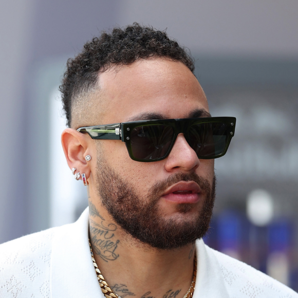 Neymar fará teste de DNA após nascimento do terceiro filho. Saiba como está a relação do jogador com a mãe do novo herdeiro