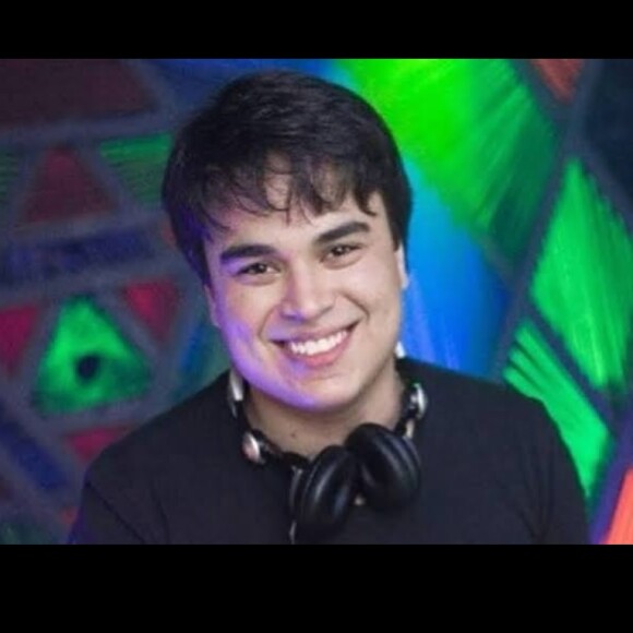 Zezé Di Camargo levou alfinetada de internauta ao deixar mensagem de parabéns para o filho, Igor Camargo