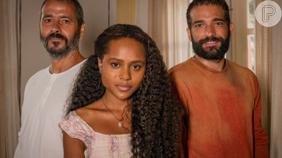 José Inocêncio ( Marcos Palmeira ), Maria Santa ( Duda Santos) e José Inocêncio (Humberto Carrão) na primeira fase de Renascer