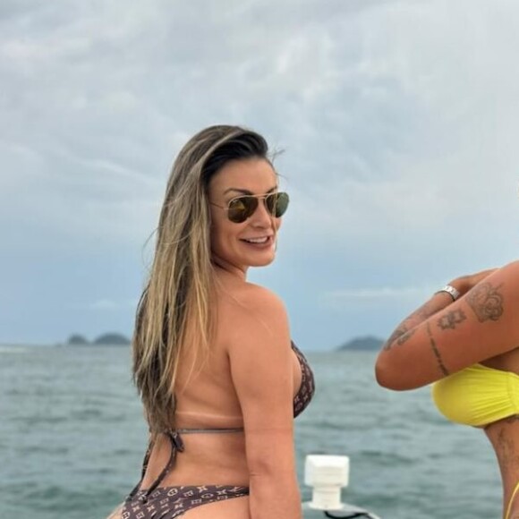 Andressa Urach teve rápido affair com Juju Ferrari, apresentadora de afiliada do SBT