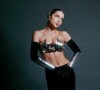 Baile da Vogue 2024: Jade Picon elegeu um look mesclado de um top prateado com uma saia preta