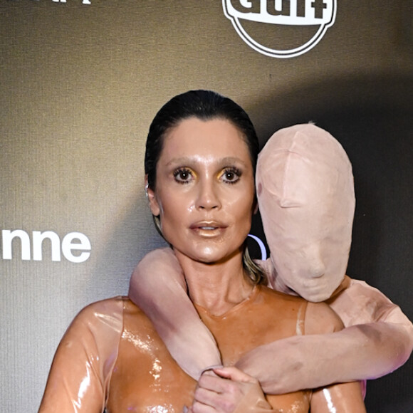Baile da Vogue 2024: Flávia Alessandra se inspira em Lady Gaga para um look com estética alienígena