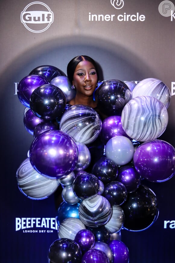 Baile da Vogue 2024: Camilla de Lucas com um look composto por vários balões