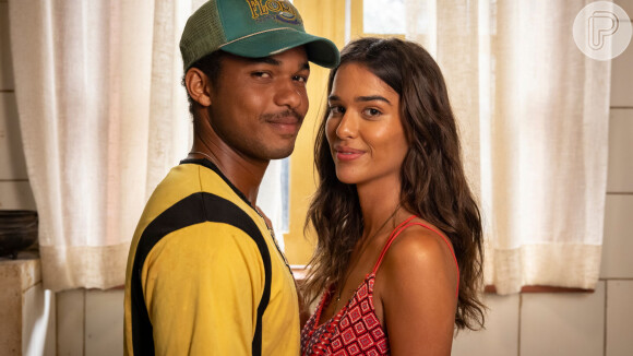 Na novela 'Renascer', Mariana (Theresa Fonseca) e João Pedro (Juan Paiva) se beijam, mas a moça afirma que quer tê-lo como irmão.