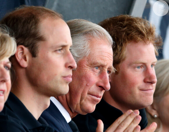 Rei Charles III contou a notícia para os filhos, Príncipe Harry e Príncipe William