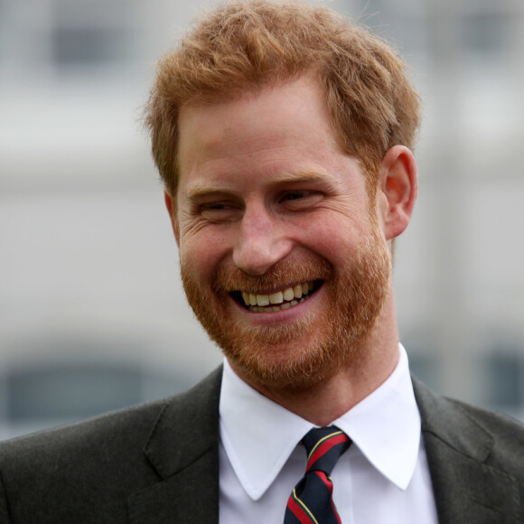 Príncipe Harry tomou uma decisão importante e deve viajar para o Reino Unido nos próximos dias para ver o pai