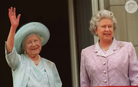 A rainha-mãe Elizabeth, mãe de Elizabeth II, continuou na ativa nas tarefas da realeza após a morte do marido, George VI, contrariando as expectativas de que ela iria se aposentar