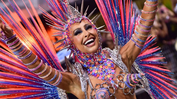 Carnaval 2024: Sabrina Sato celebra 20 anos na Gaviões da Fiel com visual chocante; veja FOTOS