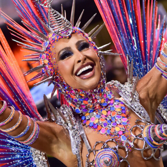 Sabrina Sato arrasou no desfile da Gaviões da Fiel no segundo dia de desfiles em SP.