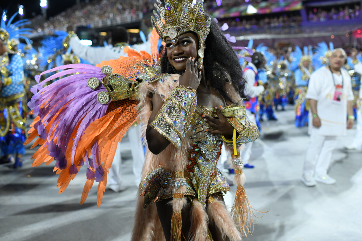 Foto: A rainha da Beija-Flor é Lorena Raíssa: ela é a musa mais jovem ...