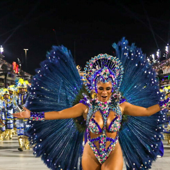 Look de Lexa para o desfile da Unidos da Tijuca custou o valor de um carro