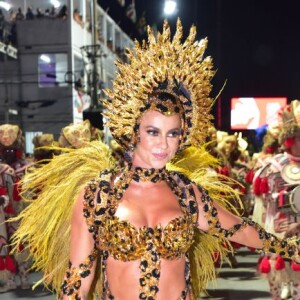 Paolla Oliveira, Viviane Araújo e mais: looks ousados e poderosos marcam escolhas das rainhas no Carnaval do Rio 2024