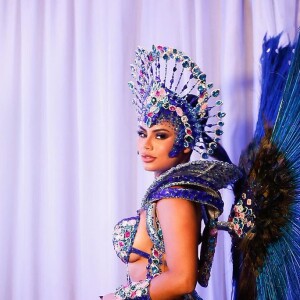 Lexa se prepara para a cruzar a Marquês de Sapucaí em seu quarto Carnaval como Rainha de Bateria da Unidos da Tijuca