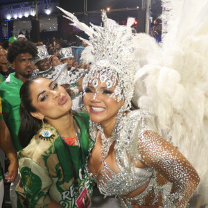 Lexa acompanhou a mãe, Darlin Ferrattry, no desfile da Império Serrano na Série Ouro