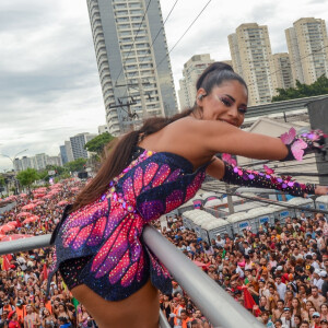 Lexa puxou bloco de rua no pré-Carnaval de São Paulo no domingo passado (04) 