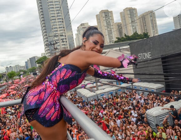 Lexa puxou bloco de rua no pré-Carnaval de São Paulo no domingo passado (04) 
