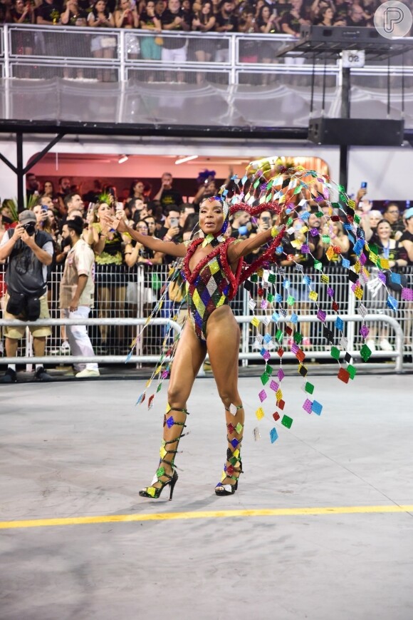 Mocidade Alegre bicampeã do carnaval de São Paulo: Thelma Assis foi musa da tricolor, que chega ao 12º título, o 8º desde 2004