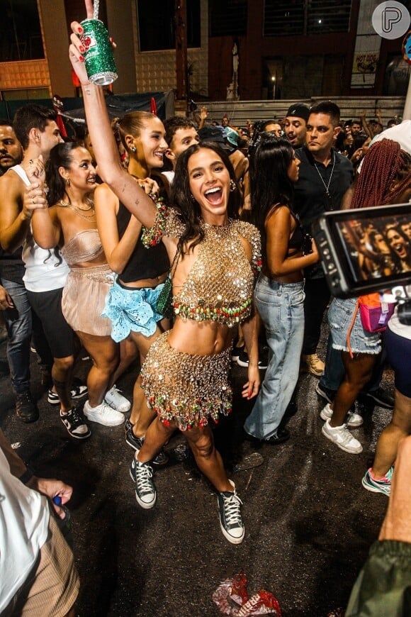 Bruna Marquezine curtiu Carnaval 2024 em Salvador e roubou a cena com um look vazado