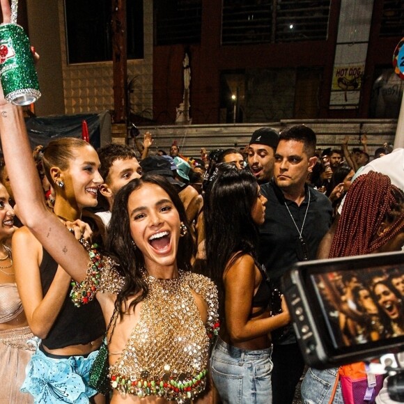 Bruna Marquezine curtiu Carnaval 2024 em Salvador e roubou a cena com um look vazado