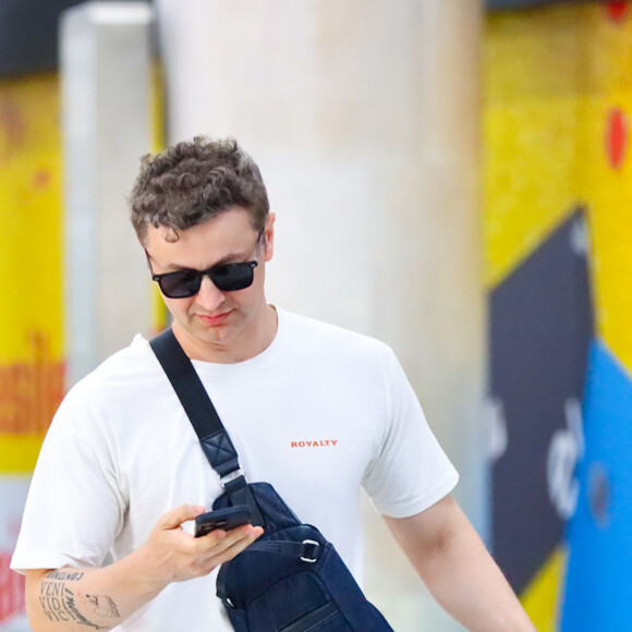 Lucas Lima foi flagrado em um aeroporto do Rio de Janeiro nesta terça-feira (20)