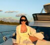 Fotos de Simaria em maiô bem cavado foram tiradas em Miami, onde a cantora tira férias
