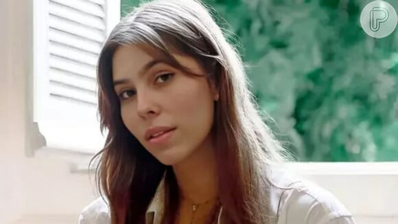 Buba (Gabriela Medeiros) é mulher trans que se apaixona por José Venâncio (Rodrigo Simas) e sonha em formar uma família com ele e ser mãe na novela Renascer