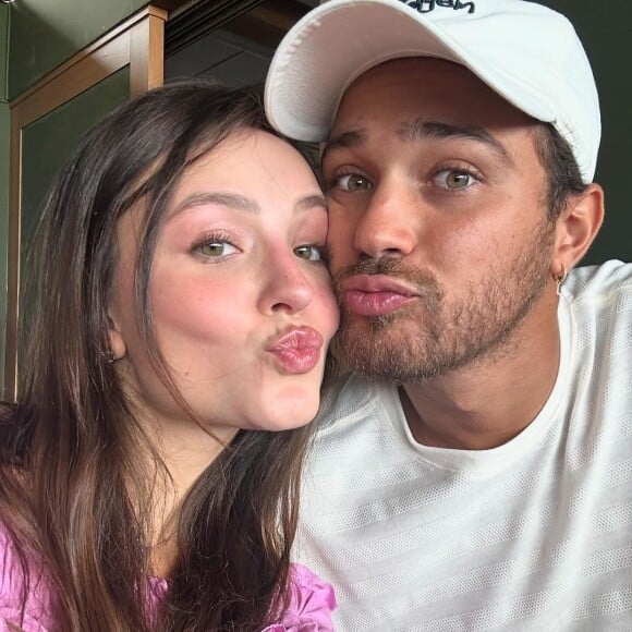 Larissa Manoela está fazendo uma viagem com o marido para um verdadeiro paraíso em Santa Catarina