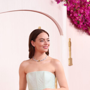 Oscar 2024: Emma Stone com vestido Louis Vuitton