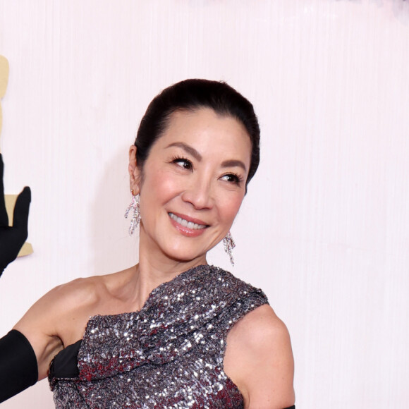 Oscar 2024: Michelle Yeoh em look Balenciaga