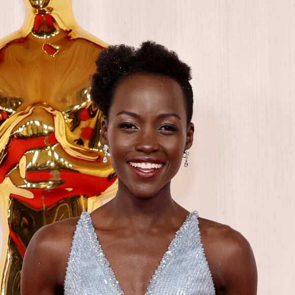 Oscar 2024: Lupita Nyong'o com vestido Armani Privé