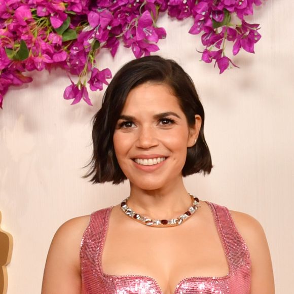 Oscar 2024: América Ferrera em Versace