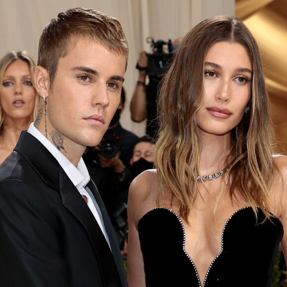 Hailey Bieber grávida? Detalhe em foto notado por fã causa na web e levanta rumores