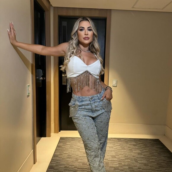 Deolane Bezerra também se destacou no reality show 'A Fazenda', que acabou desistindo