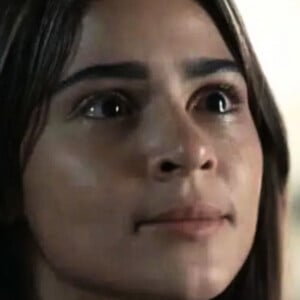 Em 'Renascer', Sandra (Giullia Buscacio) sofre com violência doméstica de Egídio (Vladimir Brichta) após fim de namoro com João Pedro (Juan Paiva).