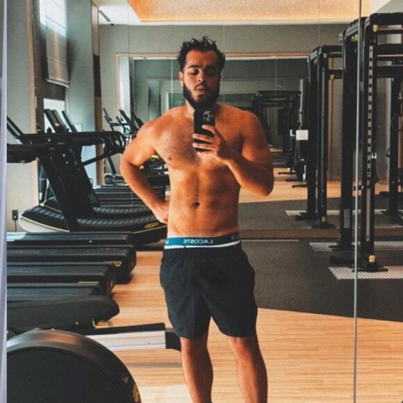Francisco Gil mostra corpo musculoso após mudança radical e emagrecimento surpreende