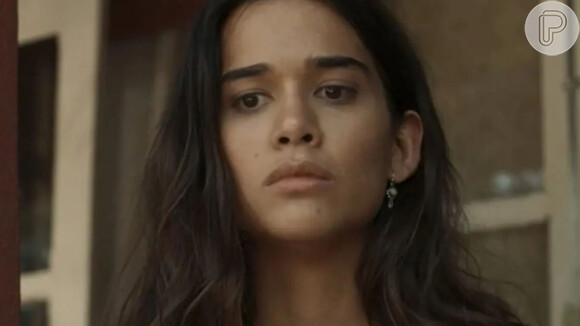 Em 'Renascer', Mariana (Theresa Fonseca) não gosta que Maria Santa (Duda Santos) não sai da cabeça do marido, e, por isso, sai de casa