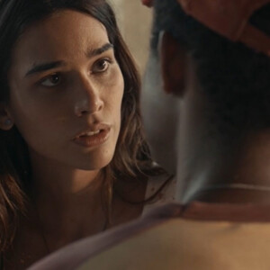 Em 'Renascer', Mariana (Theresa Fonseca) perderá a dignidade durante briga com João Pedro (Juan Paiva).