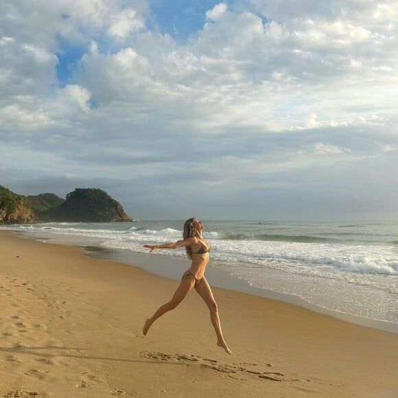 Gisele Bündchen, hoje com 43 anos, está curtindo a vida com leveza e muita saúde após se aposentar das passarelas